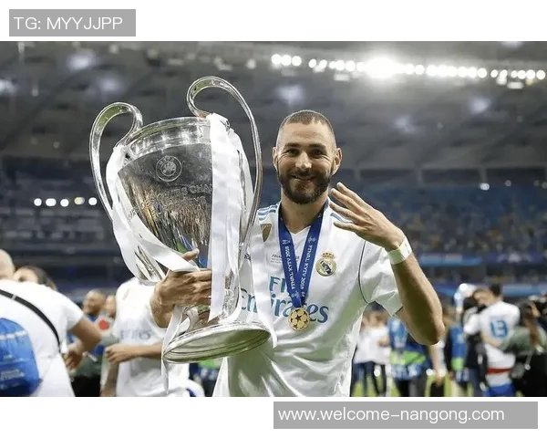 穆里尼奥回忆皇马时期称全胜阿贾克斯因有C罗本泽马伊瓜因助力